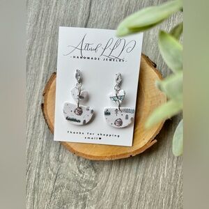 #090 Handmade- Gold Post Adventure Dangle